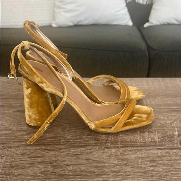 Elegant Sam Edelman Velvet Block Heel - Gold - Picture 1 of 4
